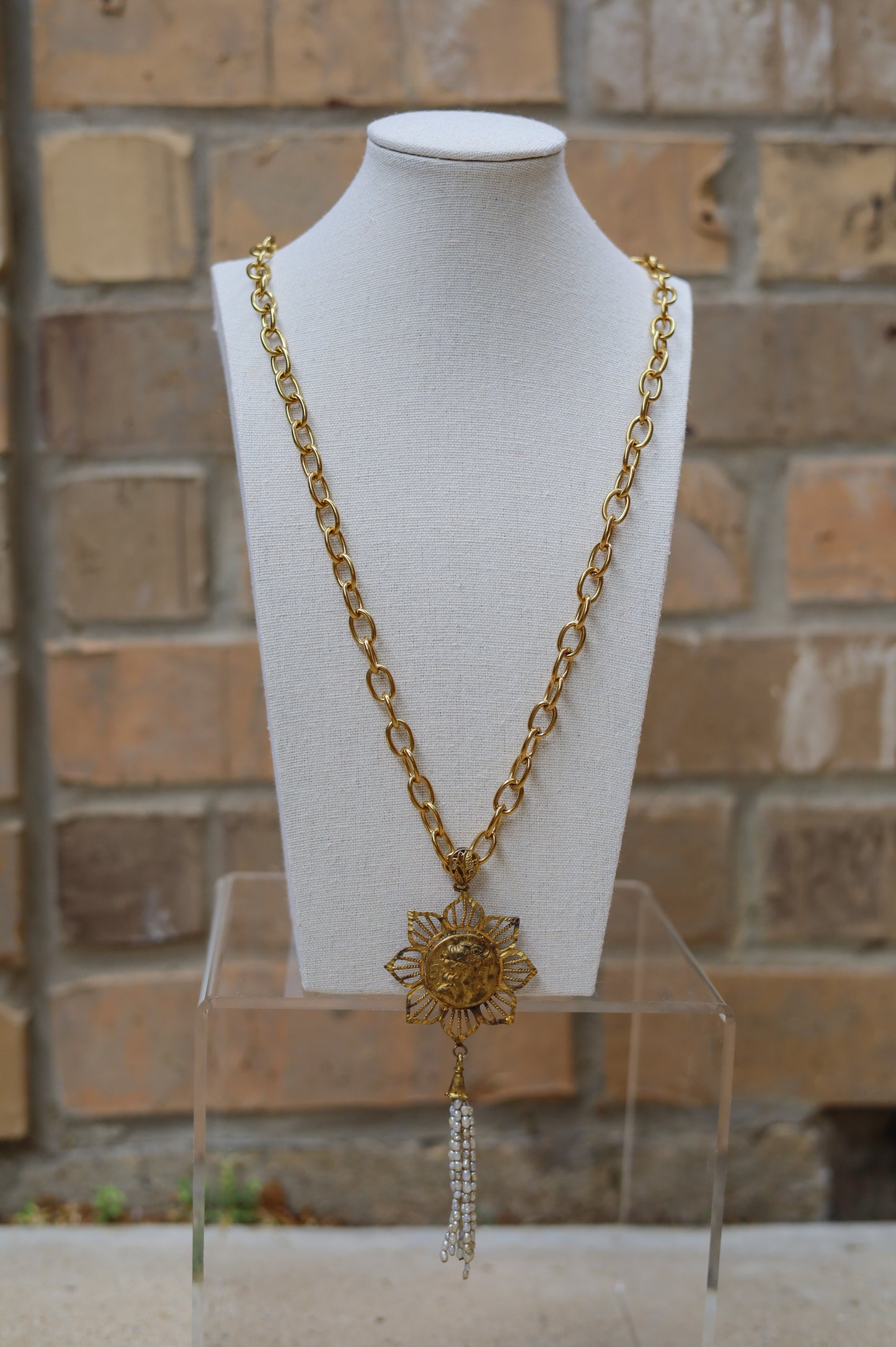 Vintage Floral Pearl Coin