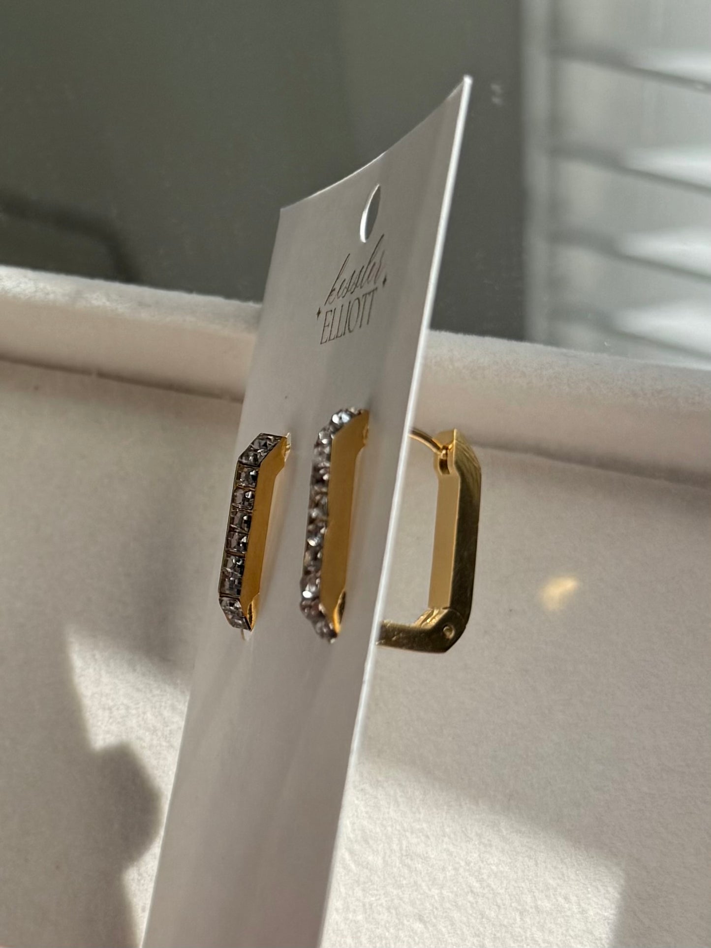 Squared Stone Huggies