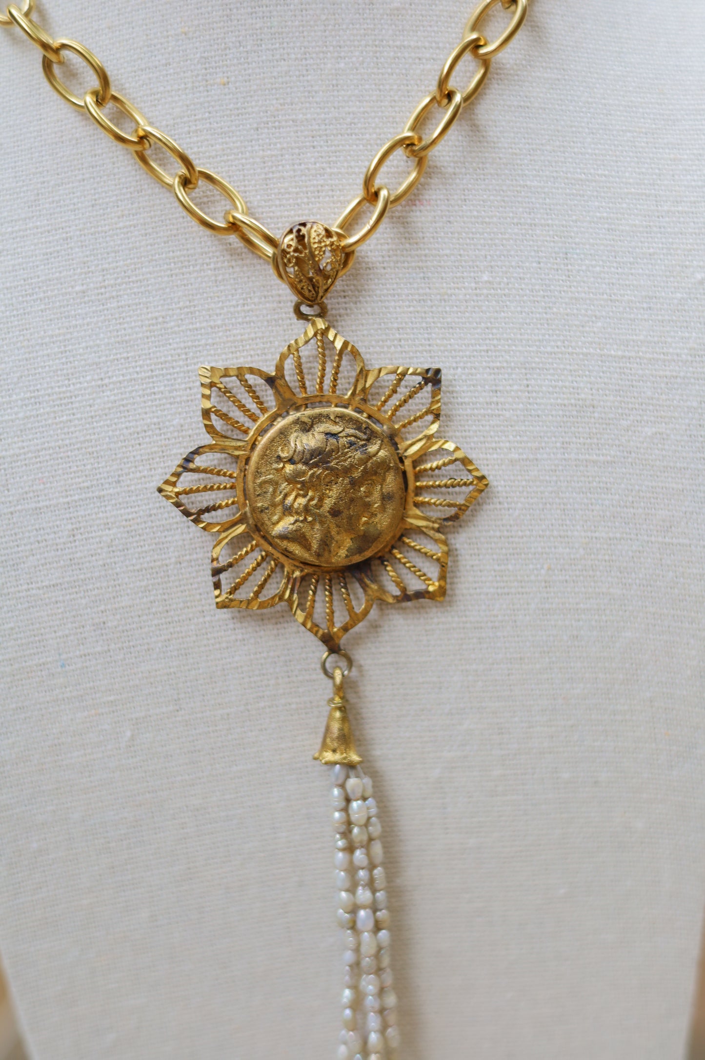 Vintage Floral Pearl Coin