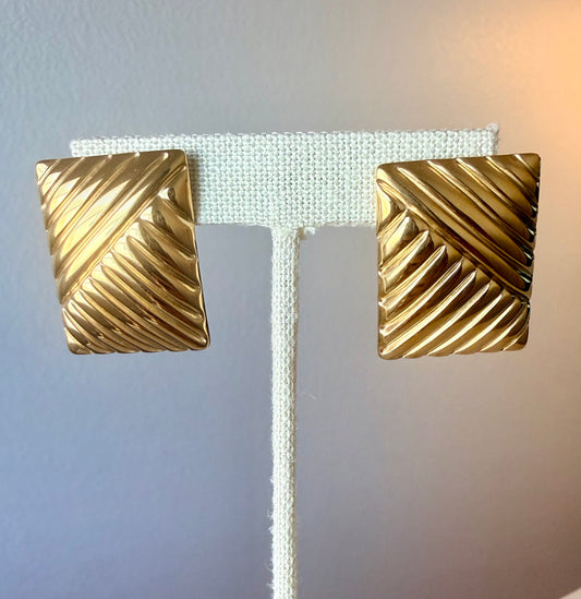 Fluted Oversized Stud