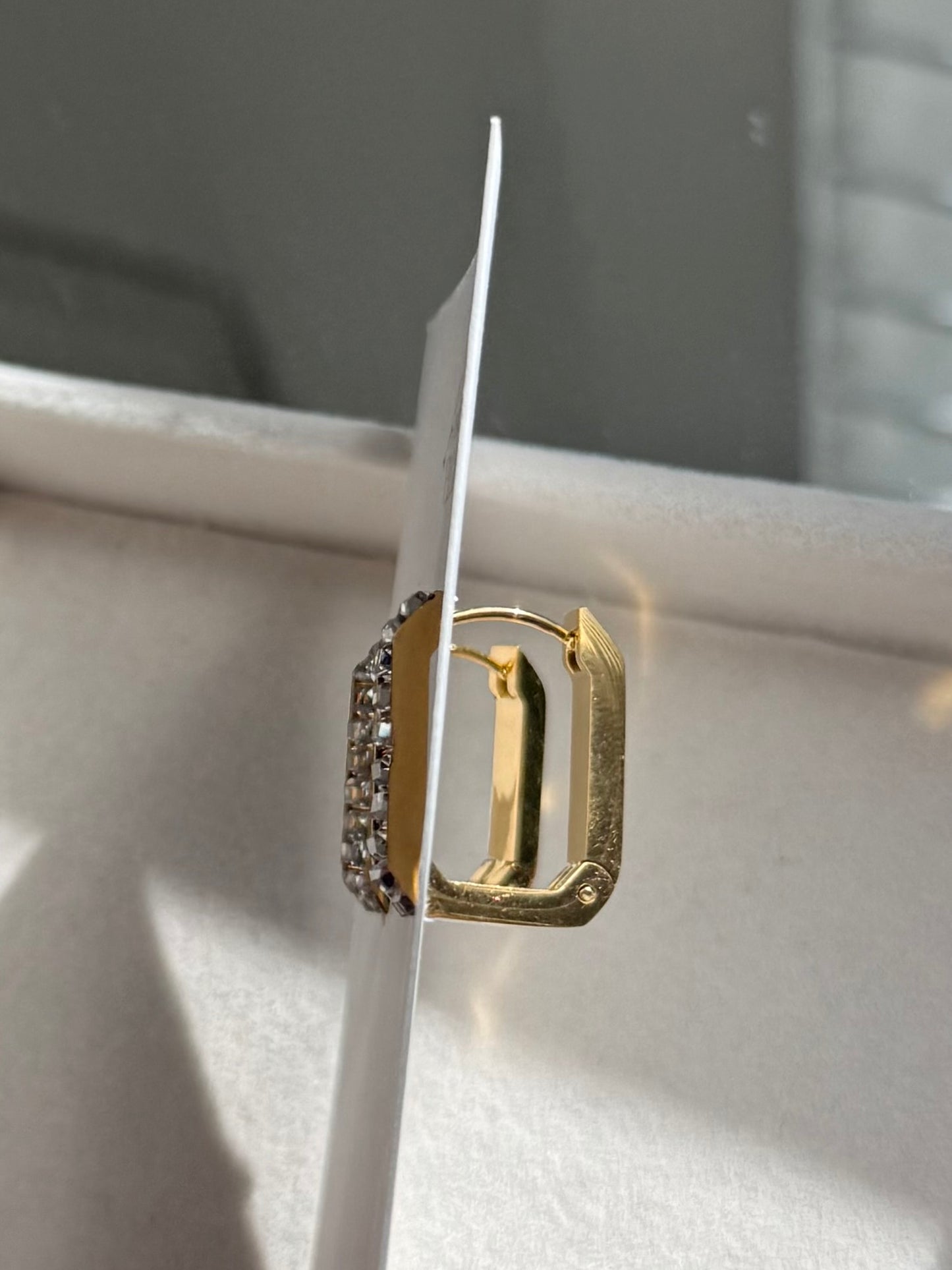 Squared Stone Huggies