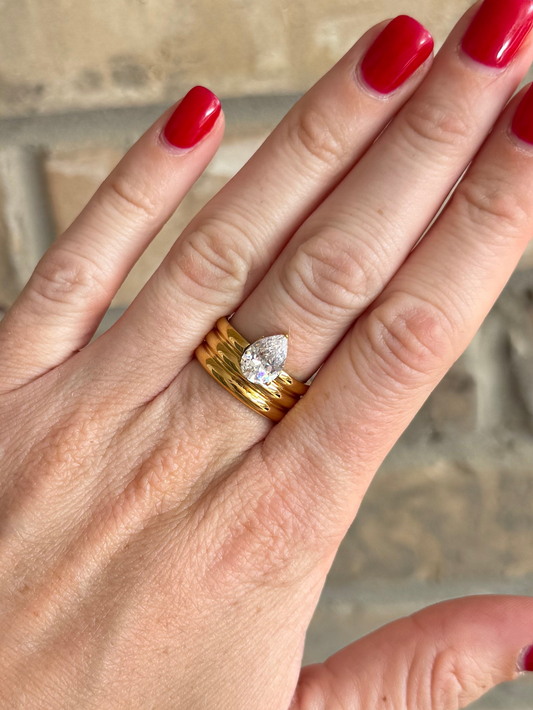 Teardrop Ribbed Ring