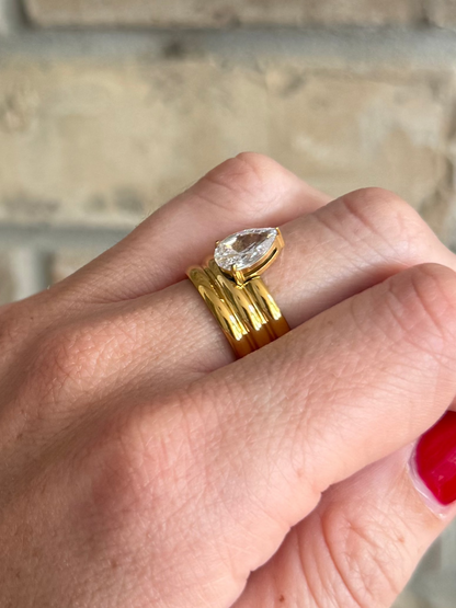 Teardrop Ribbed Ring